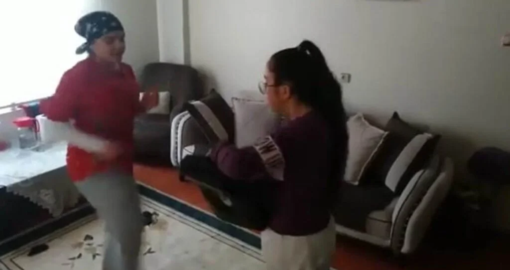 18 Yaş Altı Evde İdman Yapıyor
