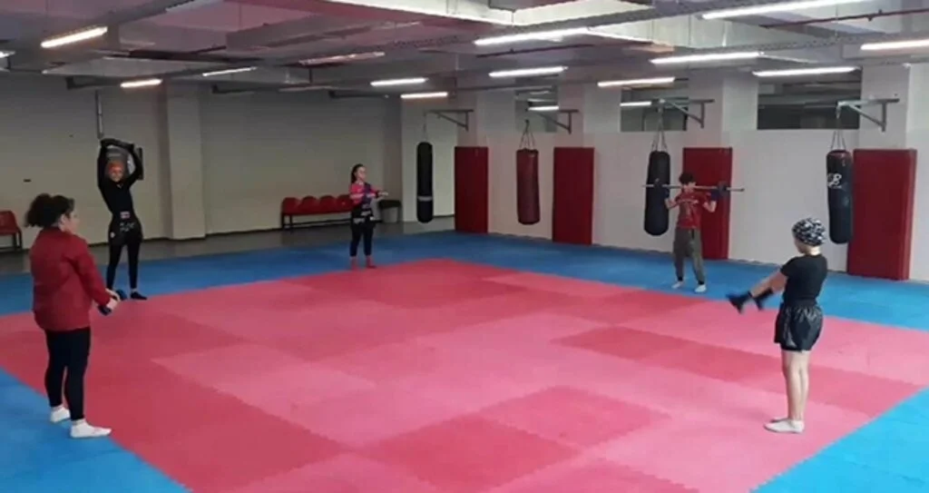 Adıgüzel'in Millileri Salona İndi