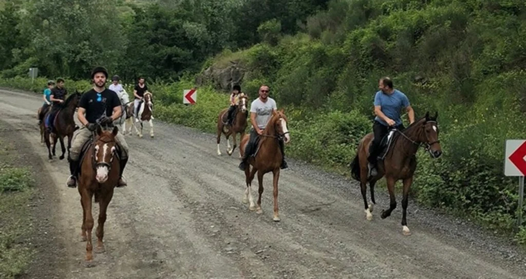 Atlı Binicilik Tesisleri’nde eğlenceli kamp