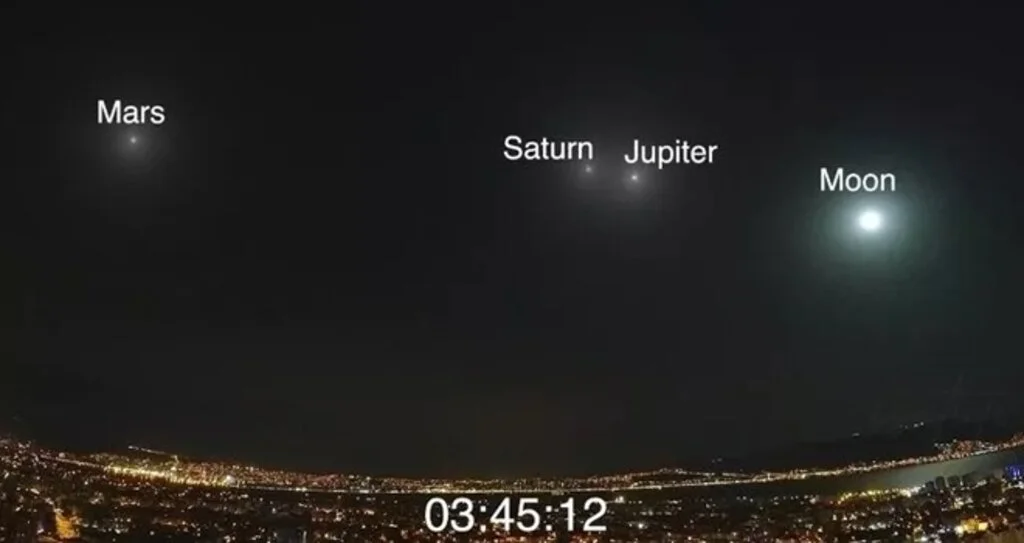 Ay, Jüpiter, Satürn ve Mars’ın muhteşem görüntüsü büyük beğeni topladı