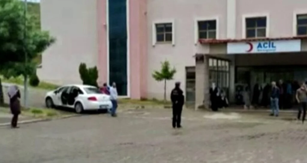 Bingöl'deki depremde iki gözetleme kulesi çöktü: 3 yaralı