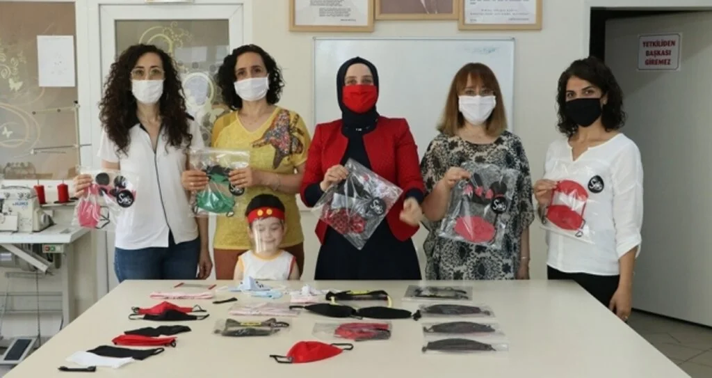 Çocukları Kahraman Hissettiren Maskeler