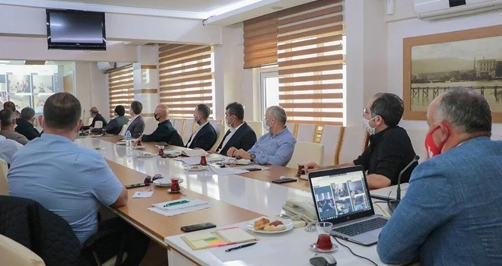 Corona Zirvesi Sona Erdi