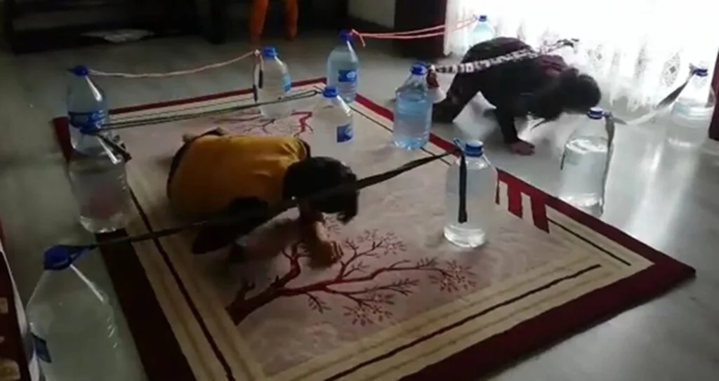 Evde Kalmaya Devam Ediyorlar