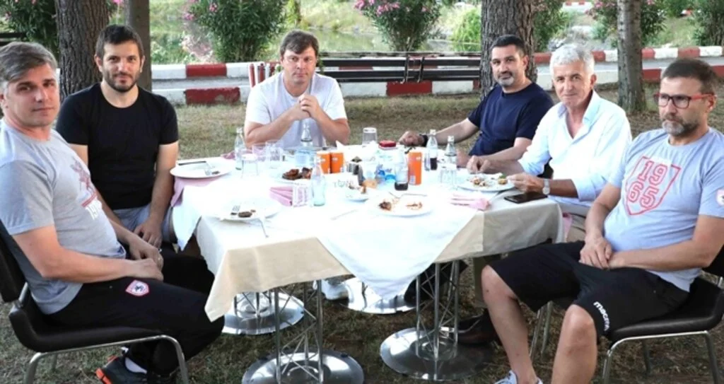 İdman sonrası barbekü partisi