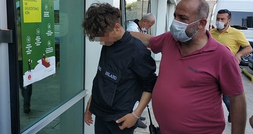 Kaldığı çocuk evinde görevlinin parasını gasp etmek istedi
