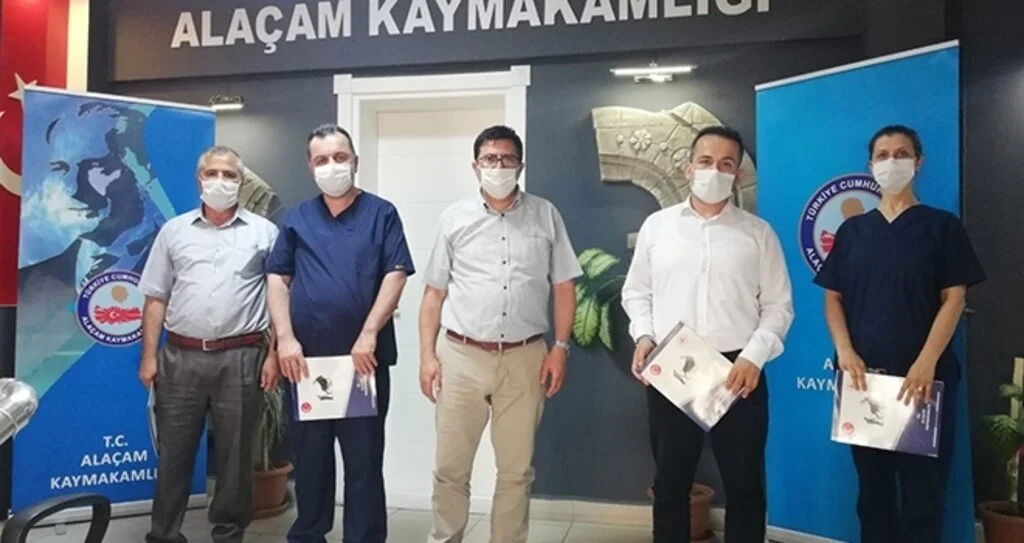 Kaymakamdan sağlık çalışanlarına başarı belgesi