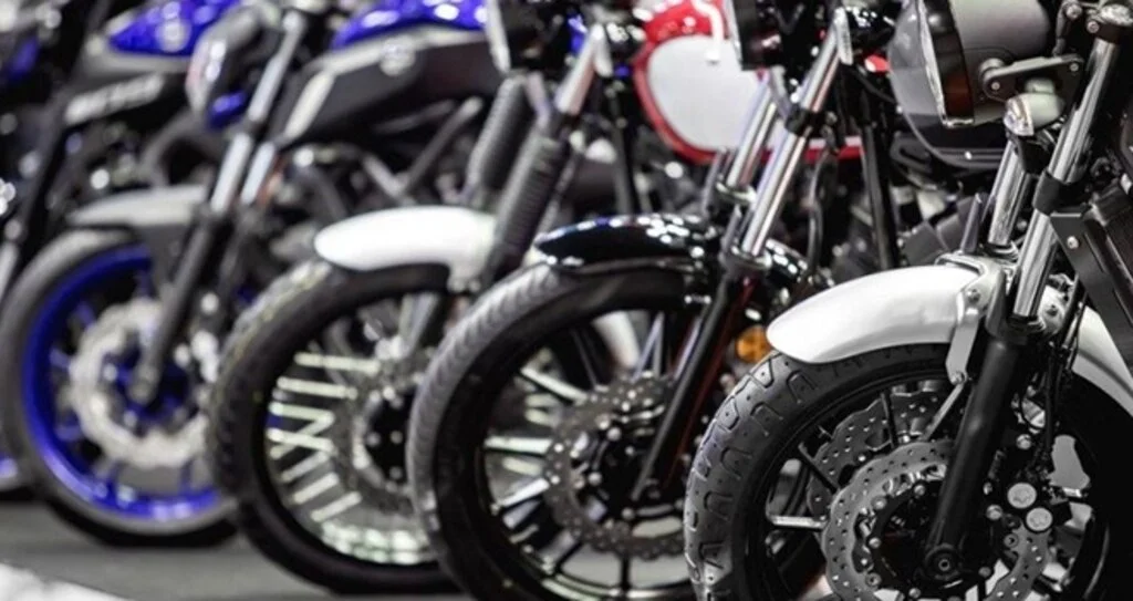 Motorsiklet ve diğer motorlu araçlarda kullanılan malzemelerde gümrük kıymet bedeli artırıldı