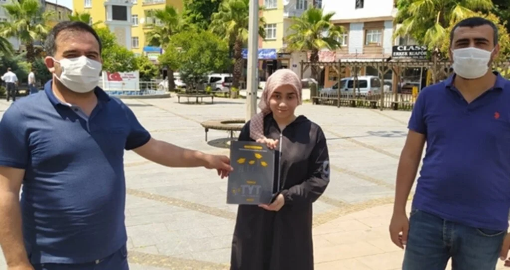 Şairler Salıpazarı'ndan çıktı 