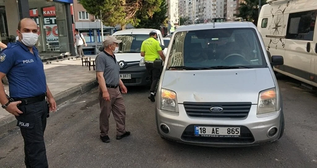 Samsun'da kamyonet yayaya çarptı