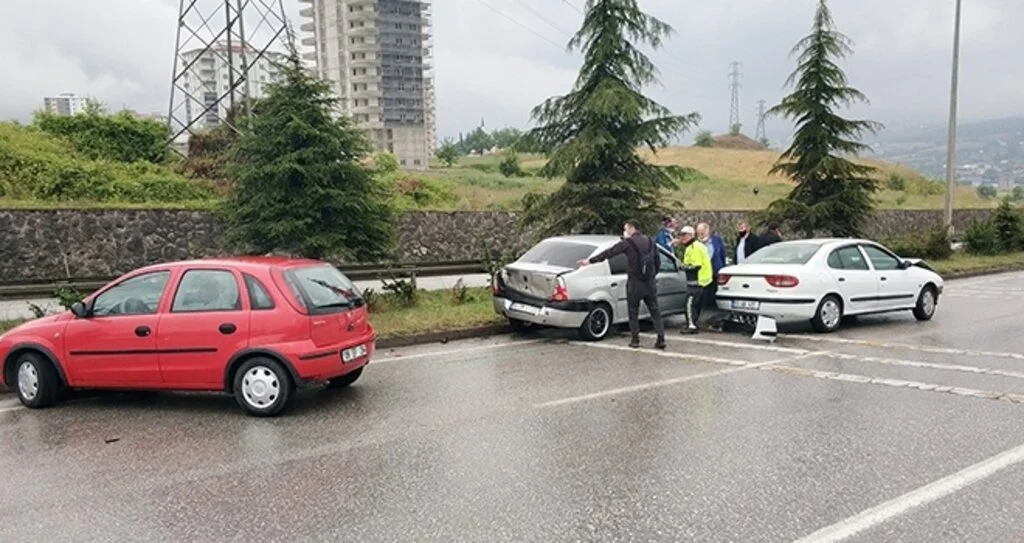 Samsun'da zincirleme trafik kazası: 1 yaralı