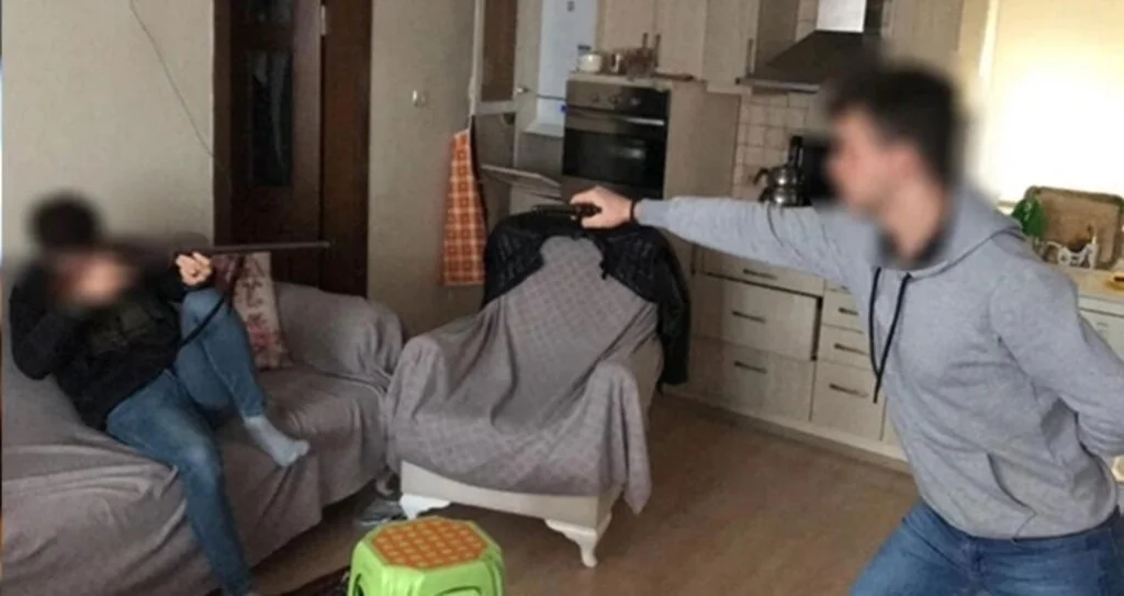 Sosyal medya fotoğrafı çekmek isterken arkadaşını vurdu