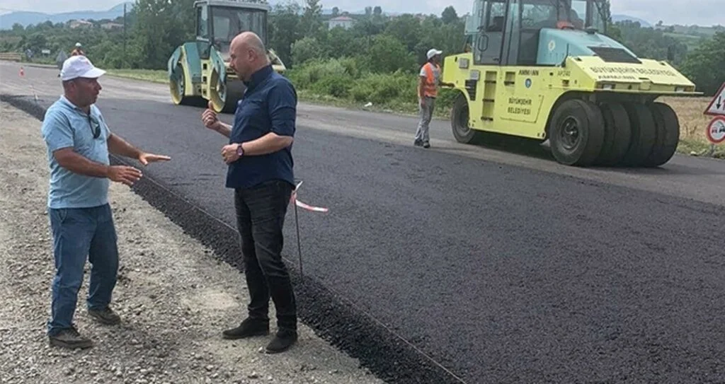 Tekkeköy'ün stratejik ana yoluna sıcak asfalt