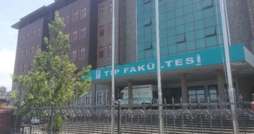Üniversiteyi Karıştıran İddia! 'Karı-koca İstifa Ediyoruz'