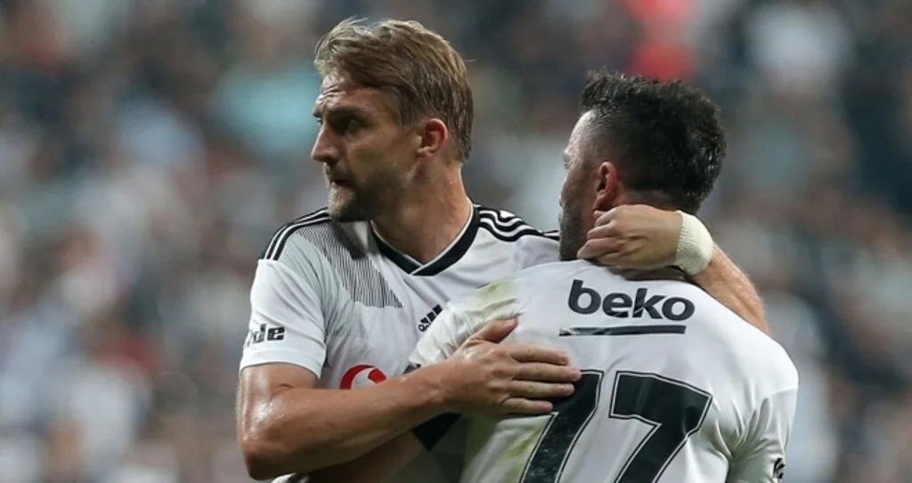 Beşiktaş Caner Erkin ve Gökhan Gönül Konusunu Netleştirdi