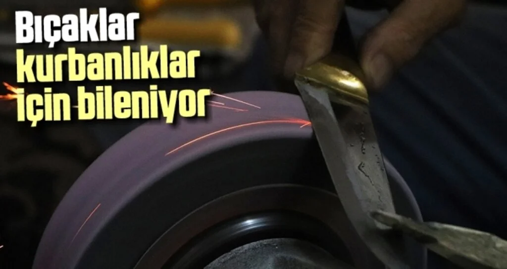 Bıçaklar kurbanlıklar için bileniyor