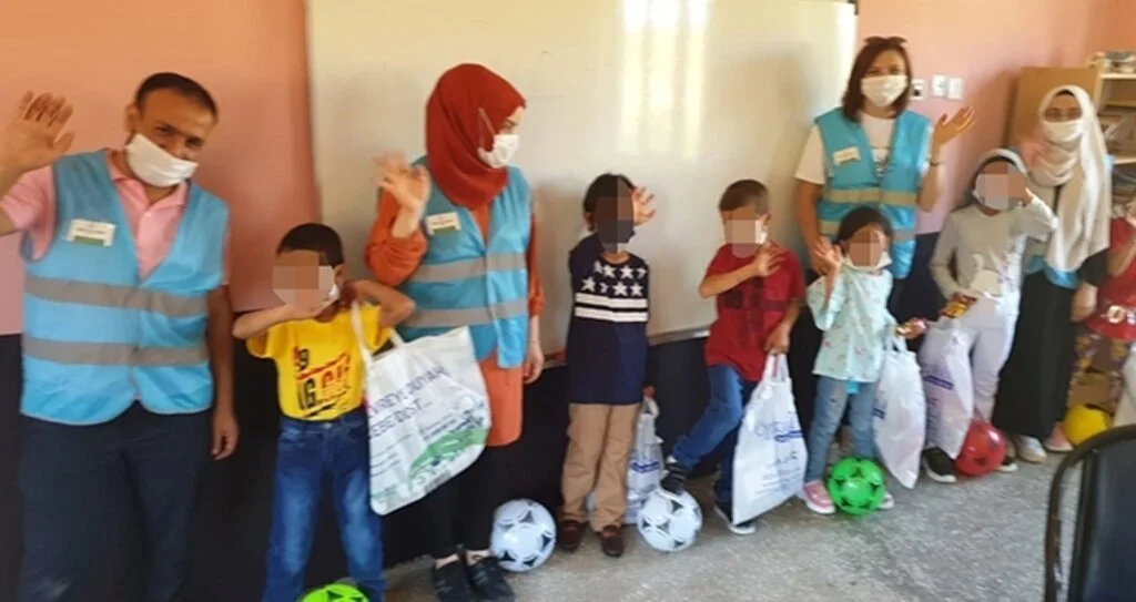 Çocukların yüzünü güldüren yardım