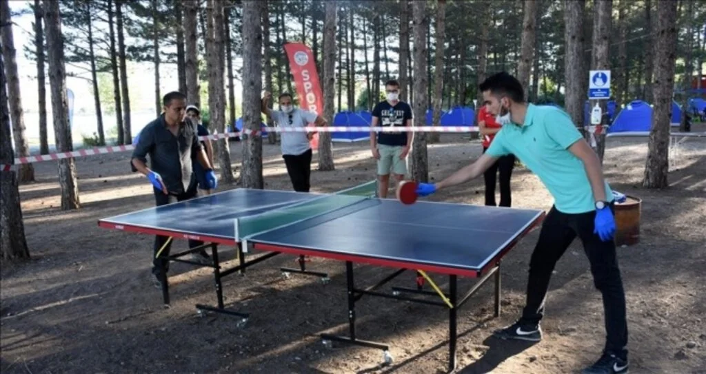 Doğaseverler salgın tedbirlerine uygun kampta eğlenceli vakit geçiriyor
