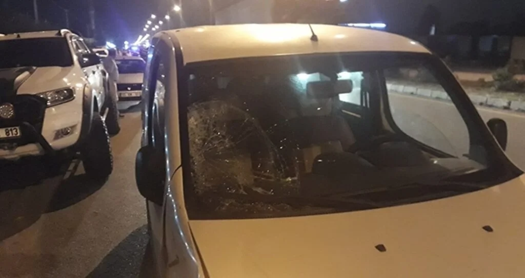 Düğün dönüşü baba ve oğluna araba çarptı