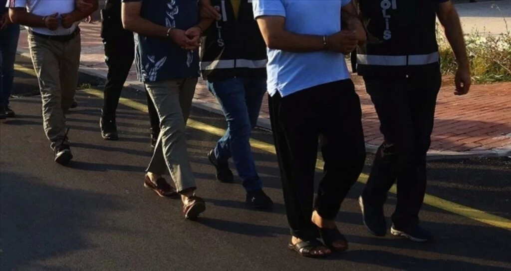 FETÖ'nün jandarma mahrem yapılanmasına yönelik operasyonda 14 zanlı gözaltına alındı