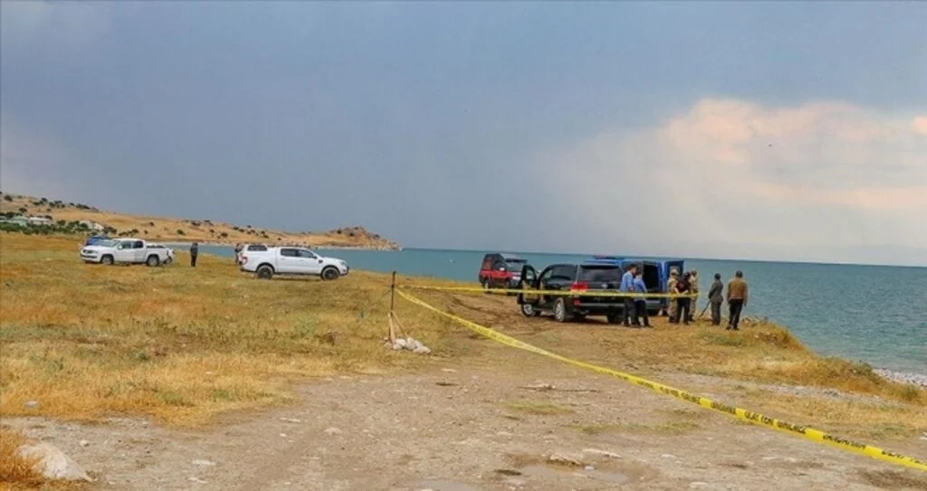 İçişleri Bakanı Soylu: Van Gölü'nde teknenin batmasına ilişkin 11 kişi gözaltında
