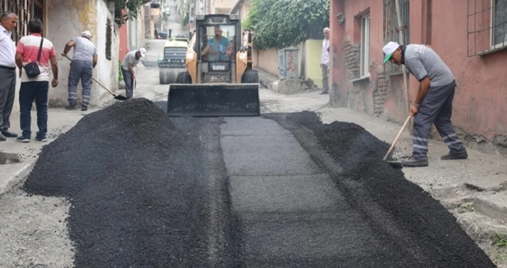 İlkadım Belediyesi Fen işleri hummalı çalışmalarına aralıksız devam ediyor