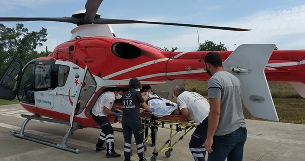 Kazada yaralanan şahıs ambulans helikopterle hastaneye kaldırıldı