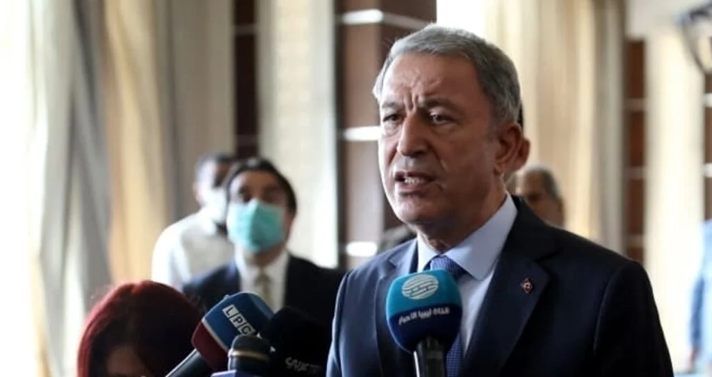 Milli Savunma Bakanı Akar, Libya'da Mehmetçik'le bir araya geldi