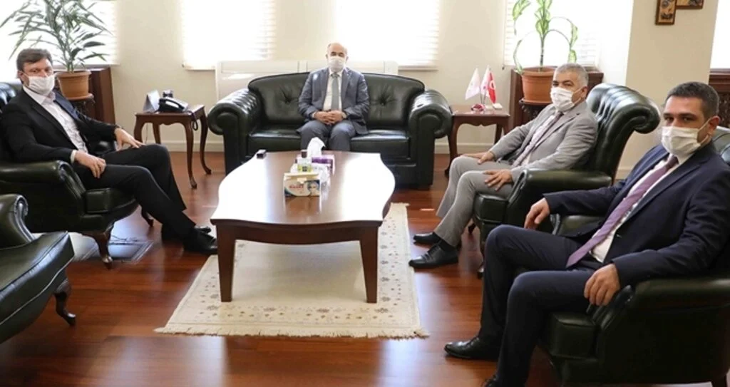 Şampiyon tebrikleri kabul ediyor