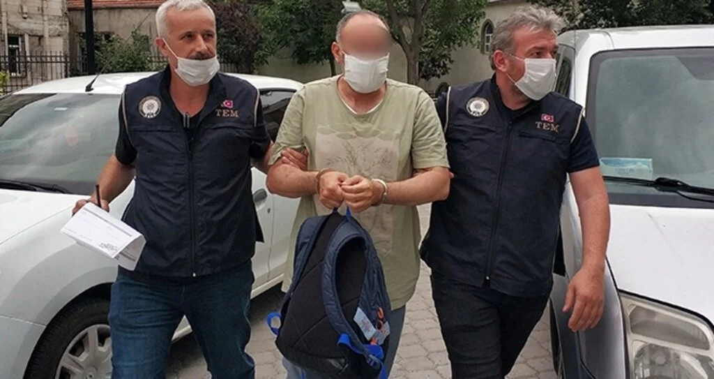 Samsun'da FETÖ'den gözaltına alınan 2 kişi adliyeye sevk edildi