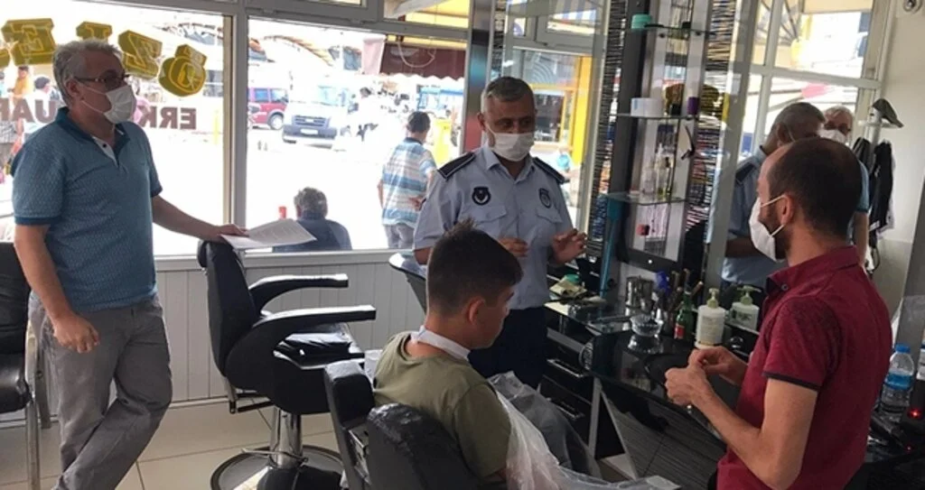 Samsun'da Zabıtadan berber ve kuaför denetimi
