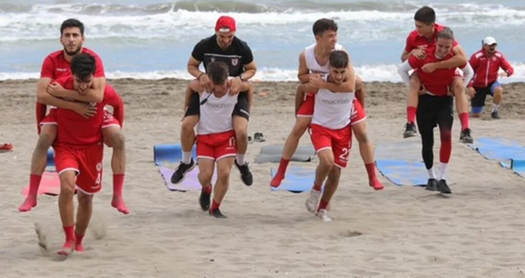 Samsunspor U19 Takımı sahilde çalıştı