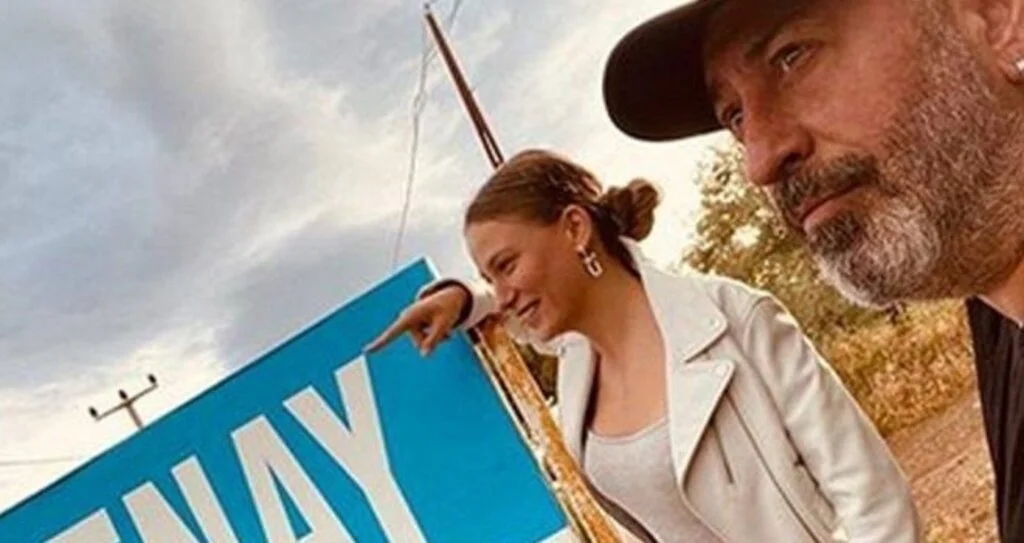 Serenay Sarıkaya sevgilisi Cem Yılmaz’dan ayrıldığı haberlerine açıklık getirdi