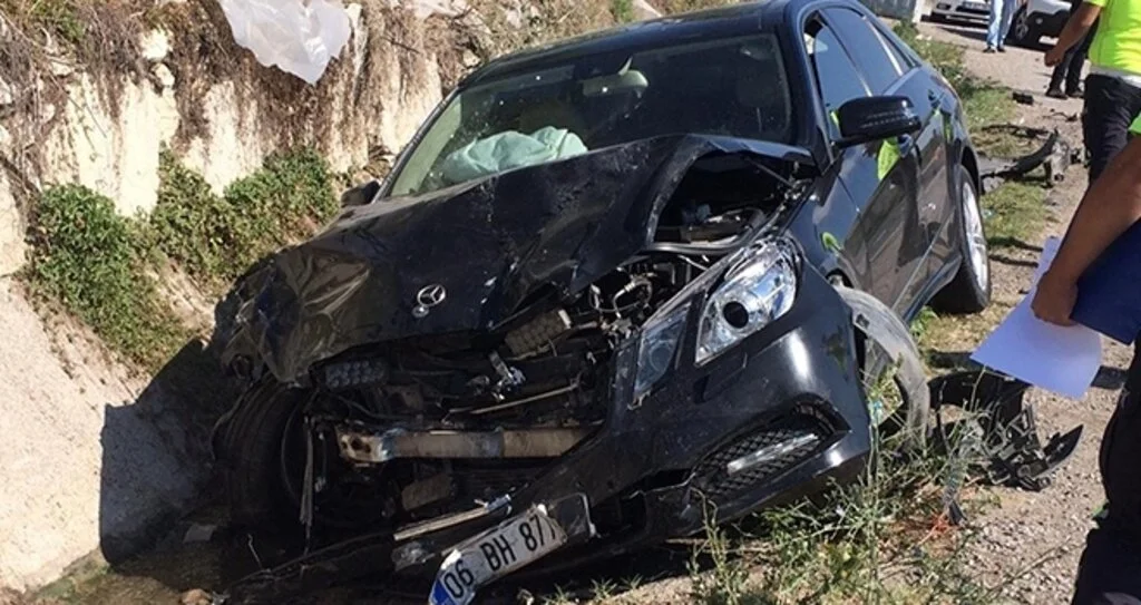 Sinop Valisi Erol Karaömeroğlu trafik kazası geçirdi