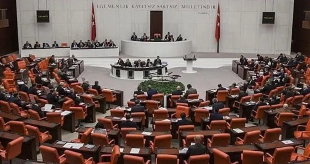 Sosyal medya düzenlemesi TBMM Genel Kurulunda kabul edilerek yasalaştı
