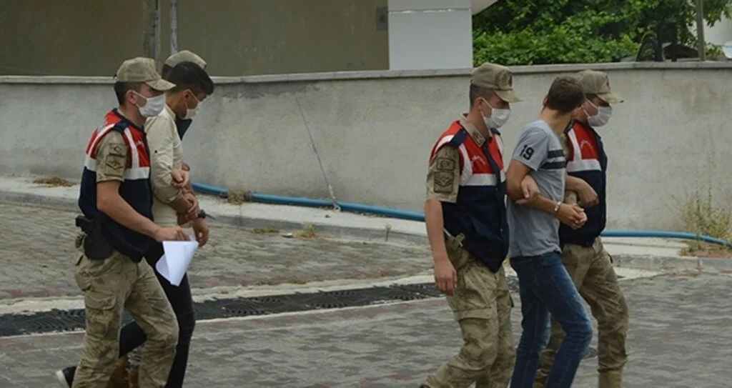 Uyanık kardeşler enselendi