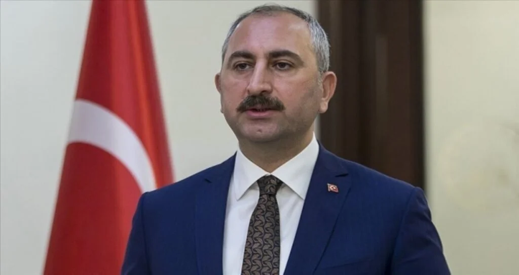 Adalet Bakanı Gül: Baronun illegal ve marjinal yapıların arka bahçesi olması kabul edilemez