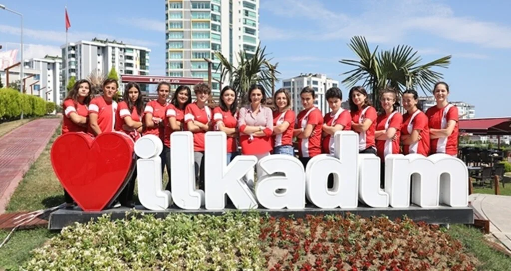 Altın Kızlar Desteği Hak Etti