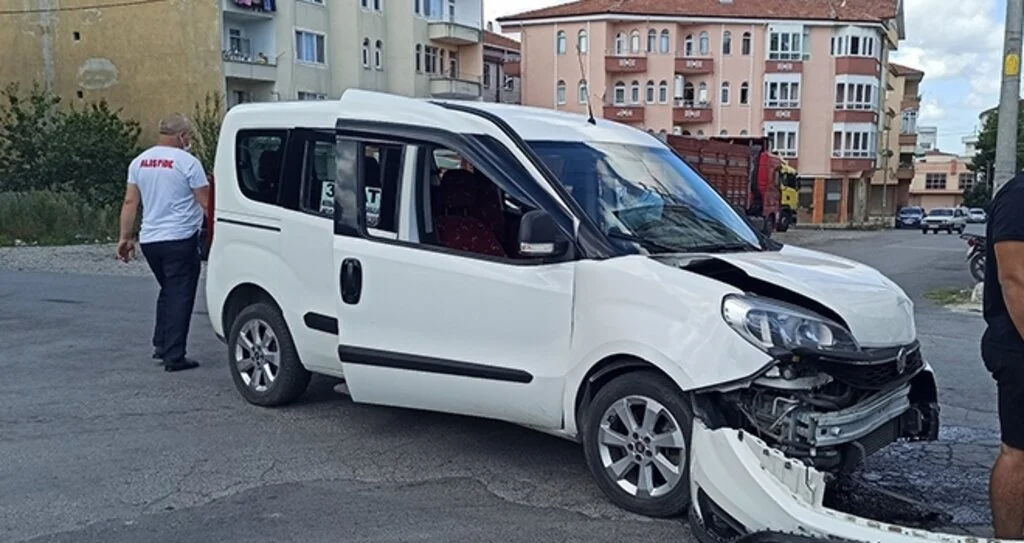 Bafra'da Dolmuşla otomobil çarpıştı: 1 yaralı