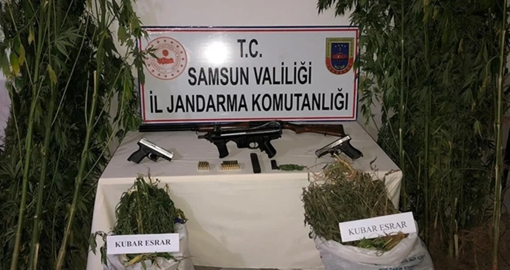 Bafra’da uyuşturucu ve otomatik silah ele geçirildi