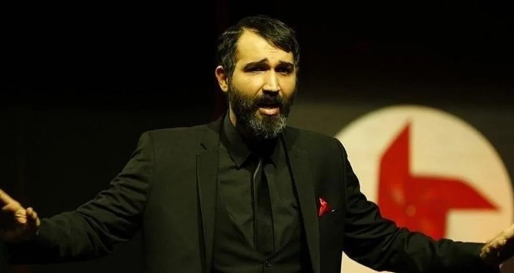 Barış Atay’a saldırı! Beş kişilik grup yerlerde tekmeledi!