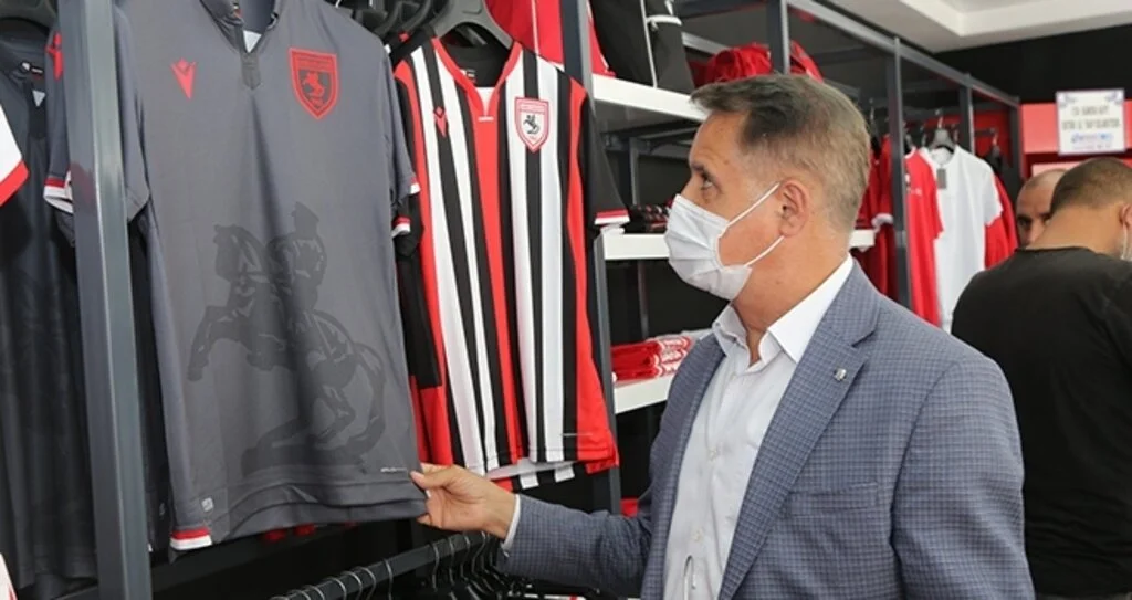 Başkan Deveci Atatürklü formayı kaçırmadı