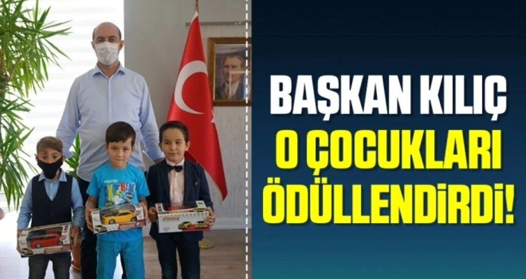 Başkan Kılıç Buldukları parayı zabıtaya teslim eden çocukları ödüllendirdi