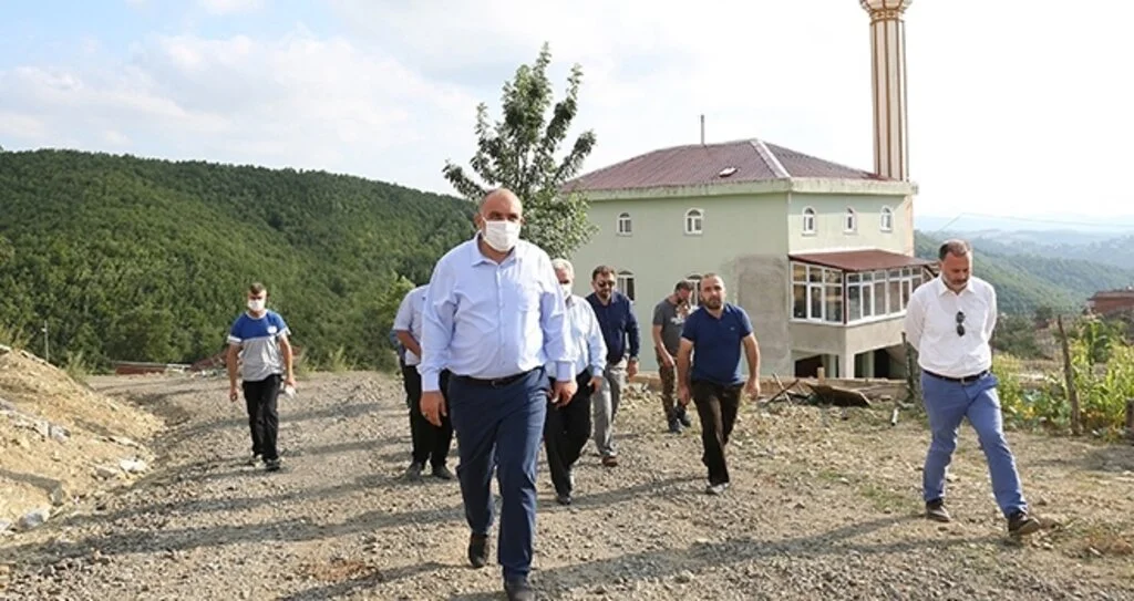 Camilerin iç temizliği ve bahçe düzenlemesi Canik Belediyesi’nden