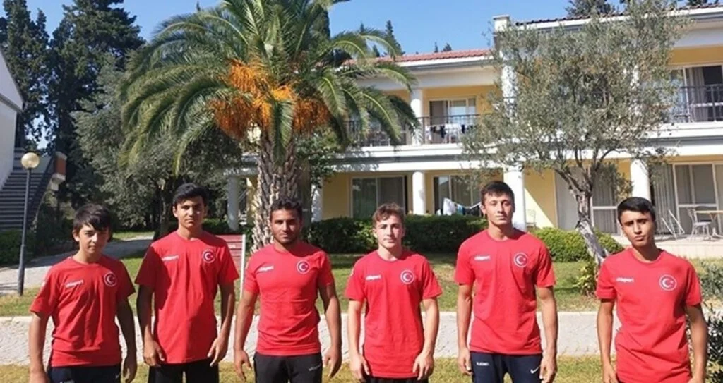 Milli Güreşçiler Kampa Girdi