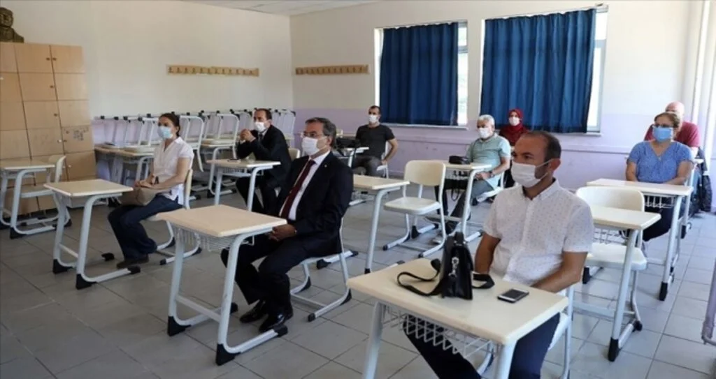 Öğretmenler okullarda mesailerine başladı
