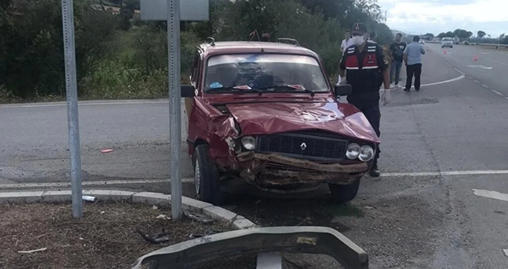 Otomobil ile motosiklet çarpıştı: 2 yaralı