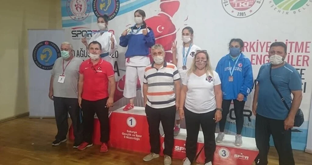 Sinem Özkan Sakarya'yı Salladı