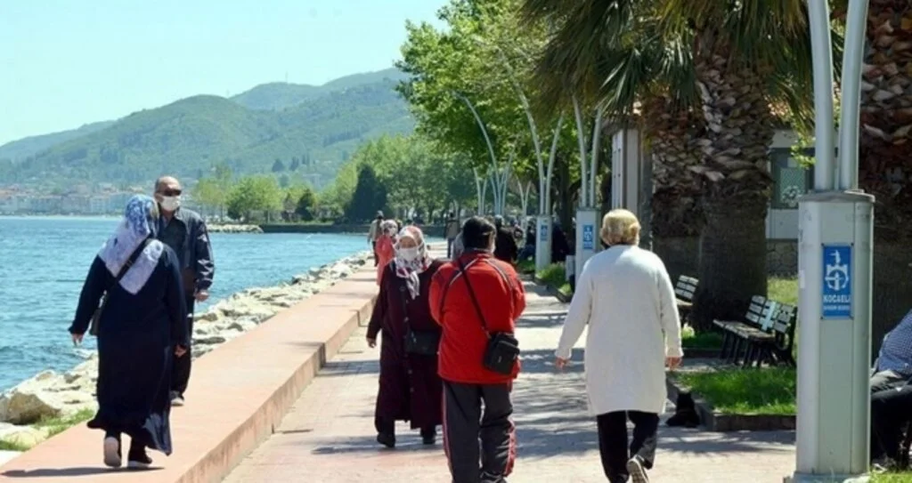 Türkiye'de 65 yaş üstü sokağa çıkma yasağı gelen illerin sayısı 42'ye çıktı
