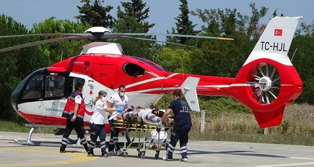 Yaşlı adamın yardımına ambulans helikopter yetişti